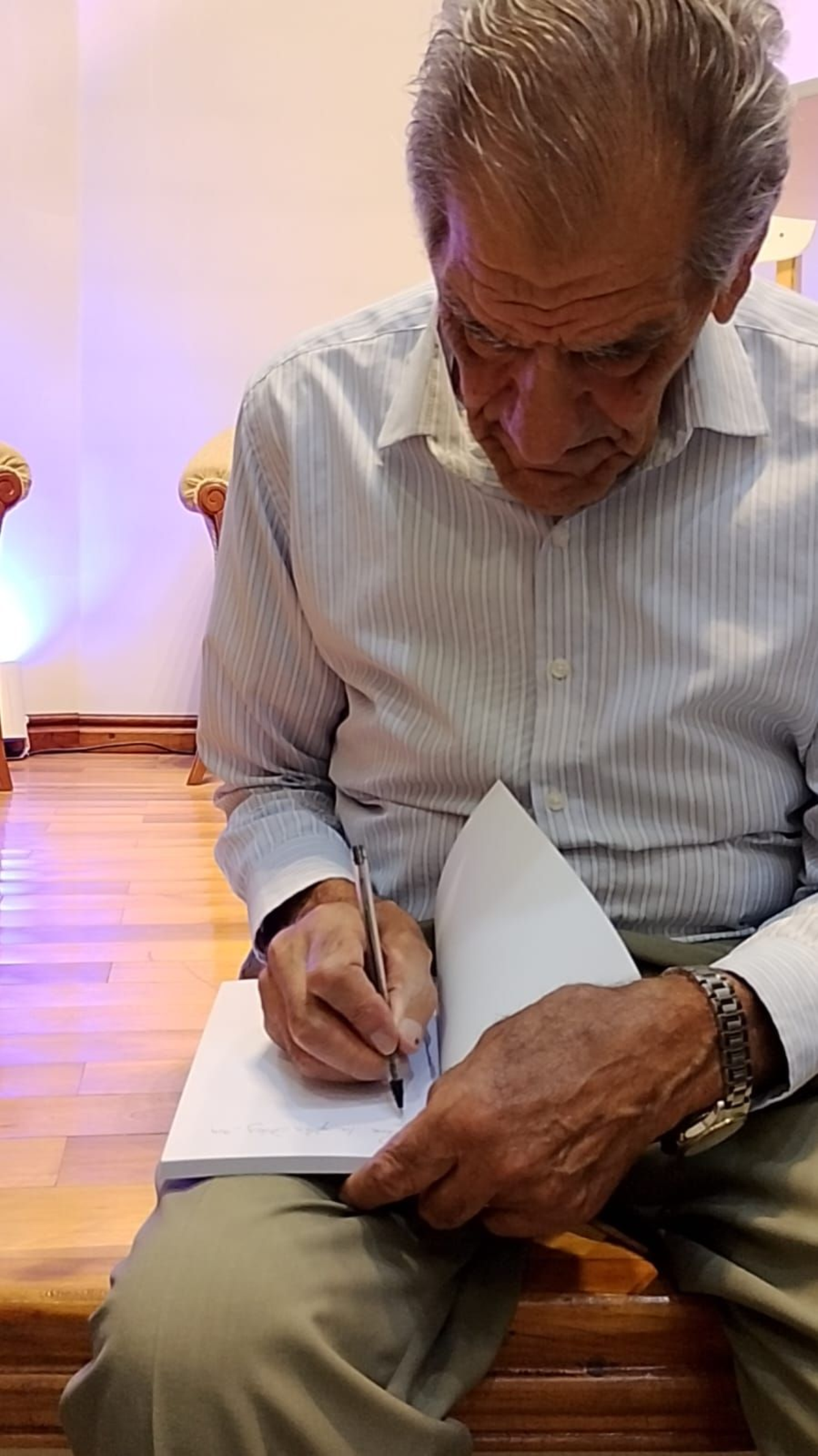 Manoukian compil&oacute; sus vivencias en el libro &ldquo;Inspirando Generaciones&rdquo;.