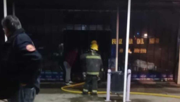 grave incendio destruyo una jugueteria en tristan suarez