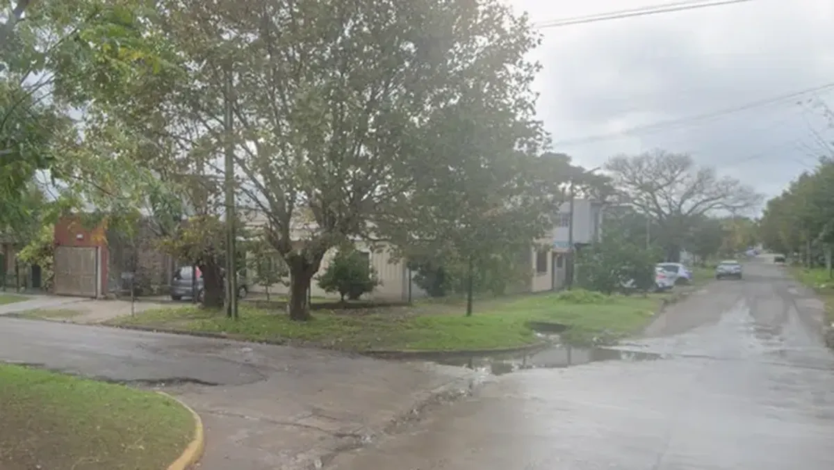 El violento episodio ocurrió en la esquina de La Golondrina y Ravel, en el barrio San José de Temperley. El violento episodio ocurrió en la esquina de La Golondrina y Ravel, en el barrio San José de Temperley.