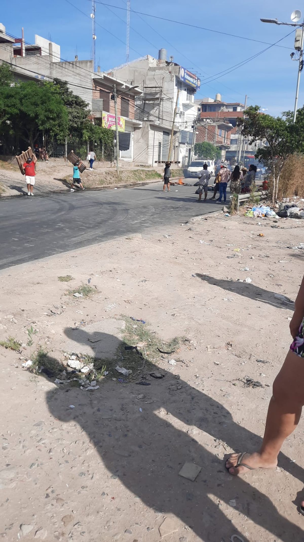 El corte de tránsito en Camino Negro, Lomas de Zamora.