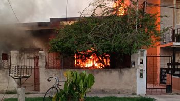 Incendio en Lomas: una familia perdió todo y pide ayuda a los vecinos