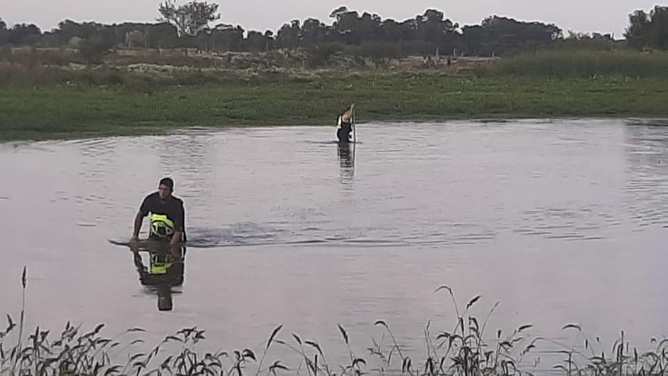 Buzos tácticos en la búsqueda de Tehuel en San Vicente. Foto: FM Solidaria Alejandro Korn