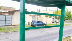 esteban echeverria: avanza la instalacion y renovacion de paradas de colectivos cerca de establecimientos educativos