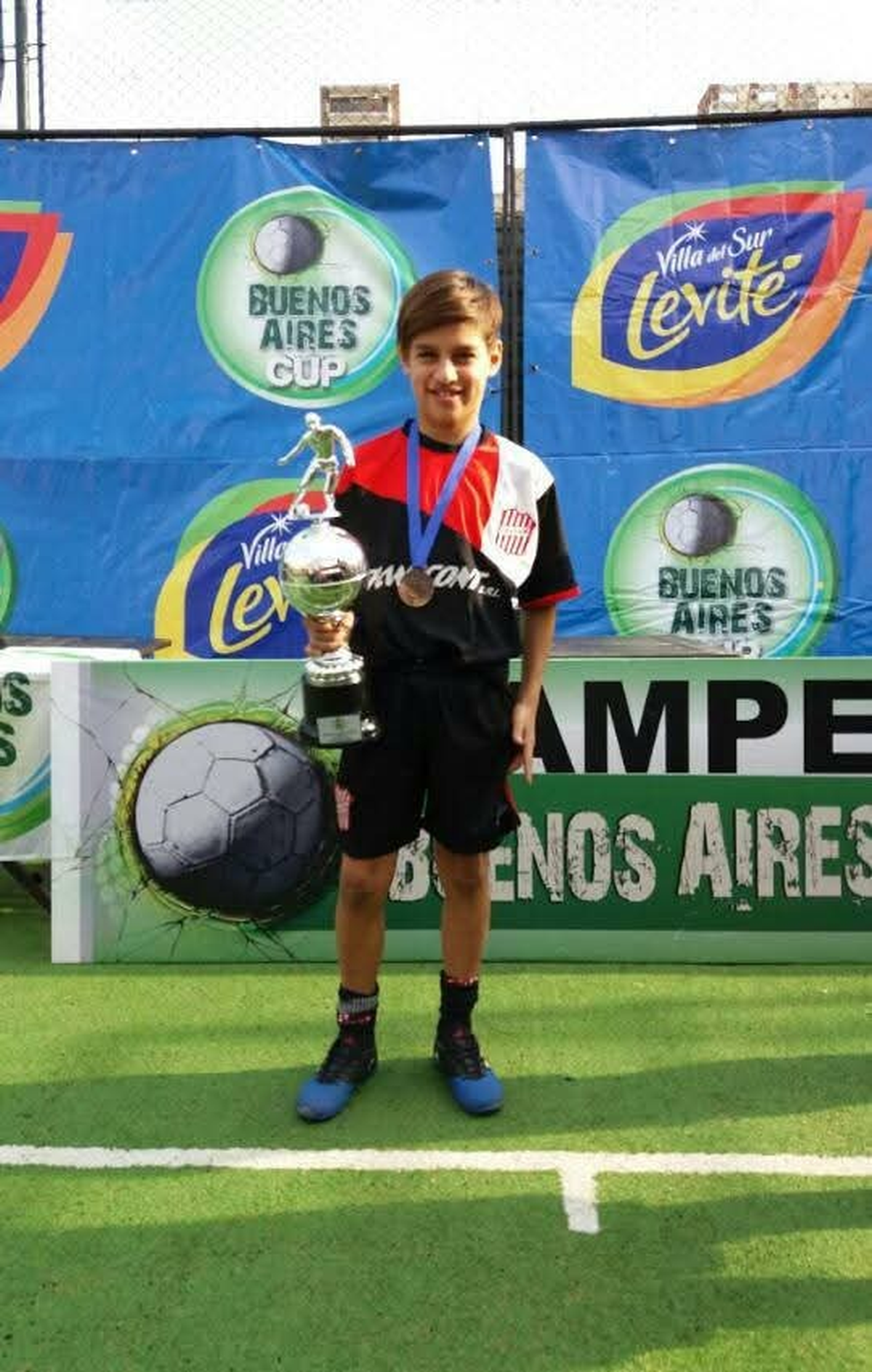 El juvenil jugó en el fútbol infantil de San Martín de Monte Grande.