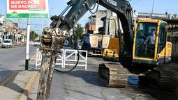 esteban echeverria: realizan obras de bacheo sobre la avenida oliver