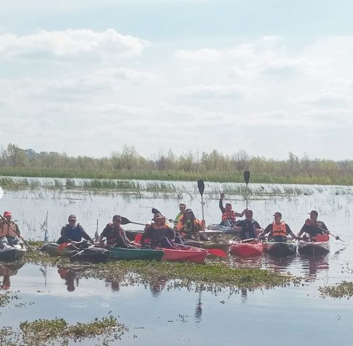 El grupo de vecinos de San Vicente pudo volver a poner sus kayaks en la laguna.    