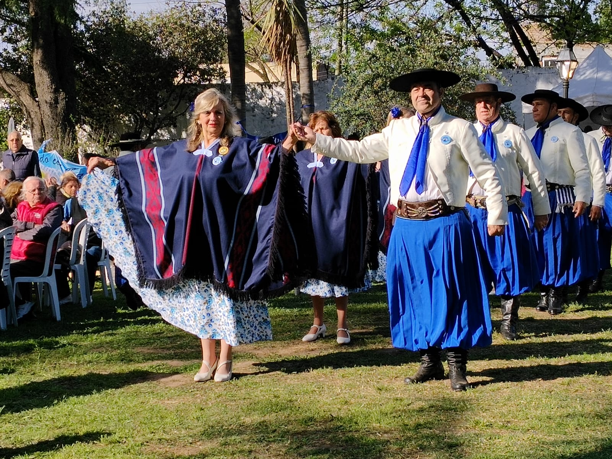 Alma Azul inició en 2019 como un taller de Danzas Folklóricas para adultos.