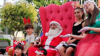 Papá Noel en Alejandro Korn: la fila para la foto daba la vuelta a la esquina