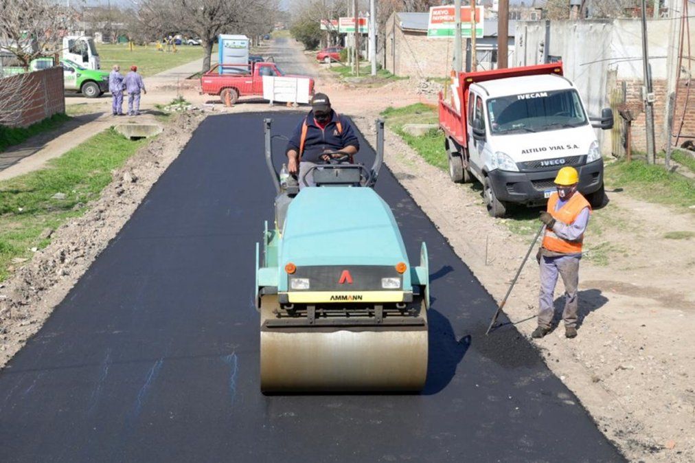 Obras de pavimentaci&oacute;n en El Jag&uuml;el.