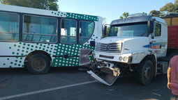 choque multiple en camino de las latas entre un camion, un colectivo y dos autos