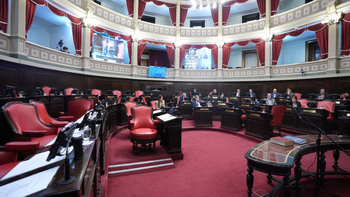 El Senado Bonaerense le dijo no a las reelecciones indefinidas de legisladores: ataques cruzados