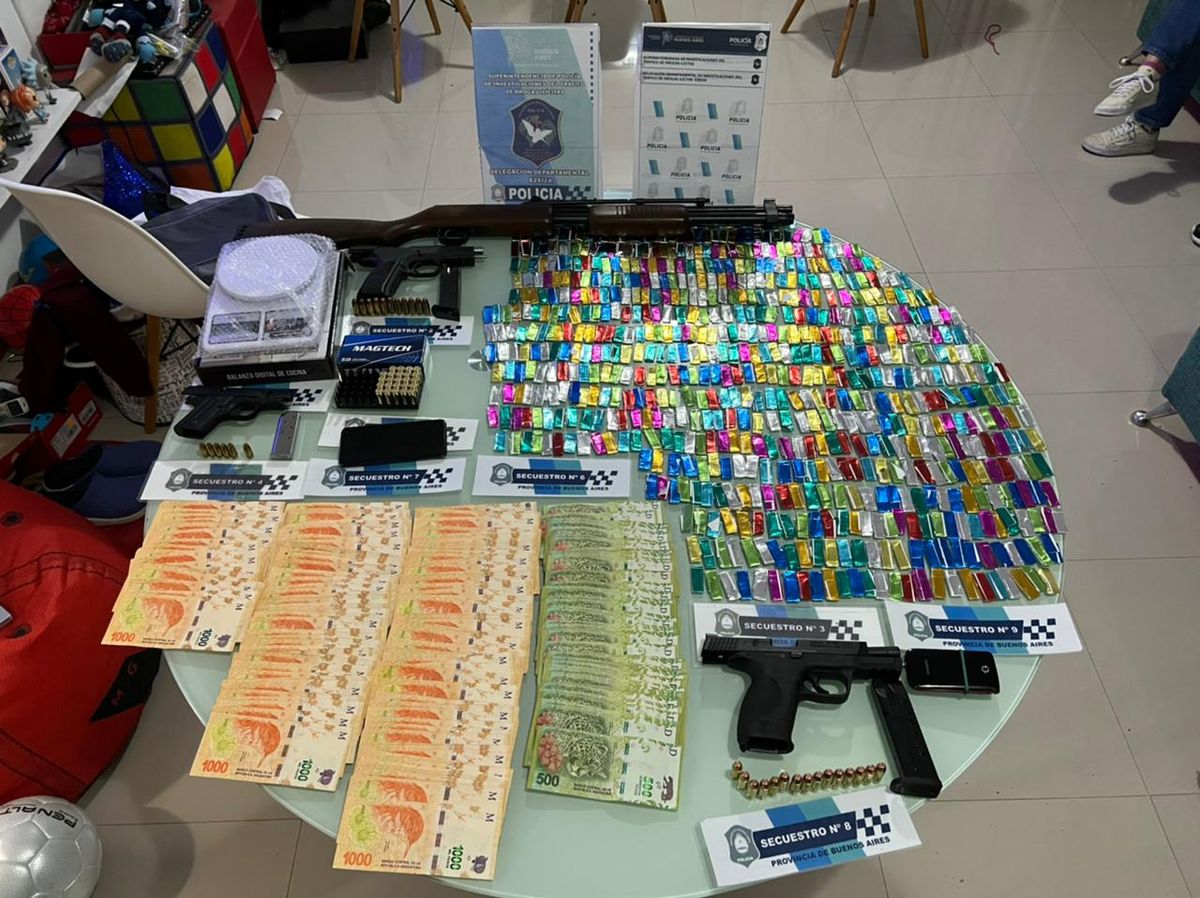 Cayó una banda narco en Esteban Echeverría: 20 allanamientos en casas y comercios céntricos
