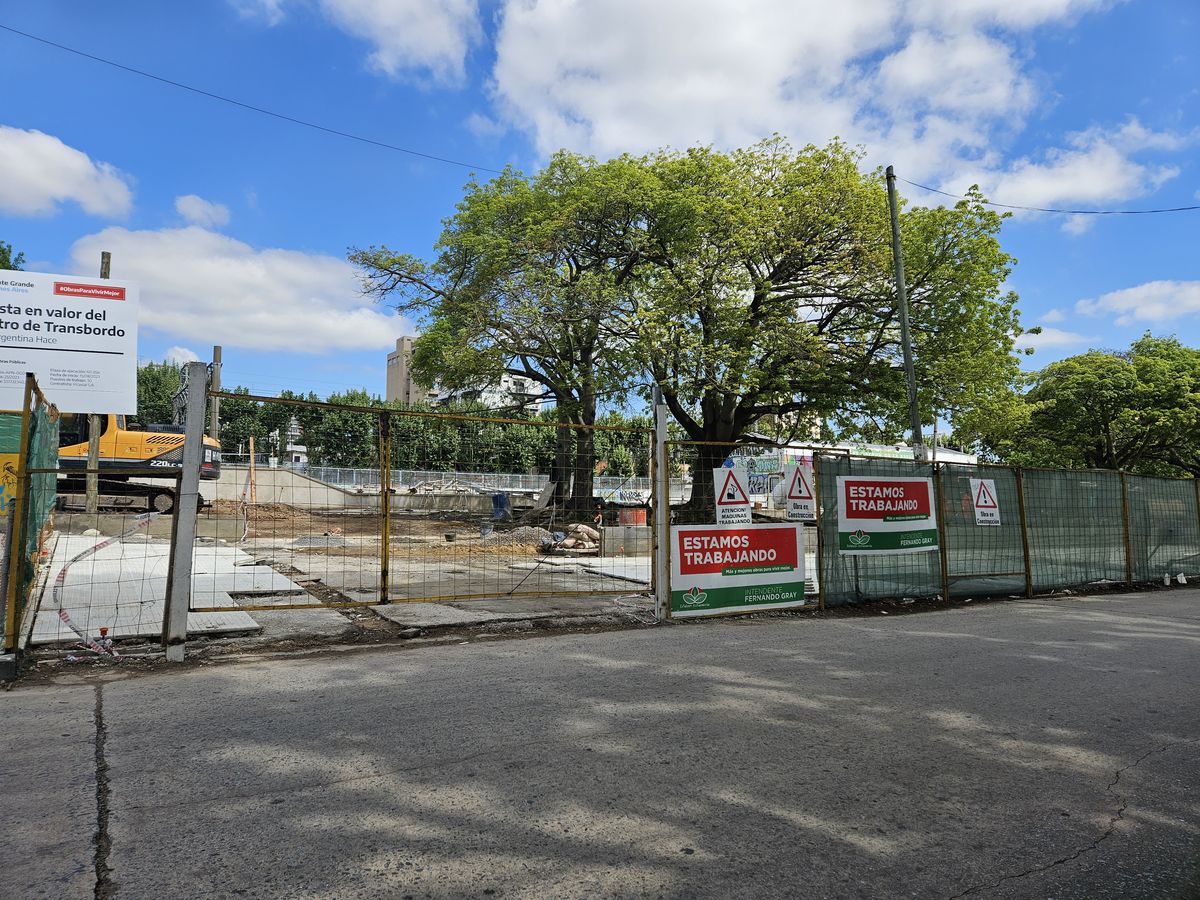 El skatepark se encuentra en la plaza Aráoz Alfaro de Monte Grande. El skatepark se encuentra en la plaza Aráoz Alfaro de Monte Grande.