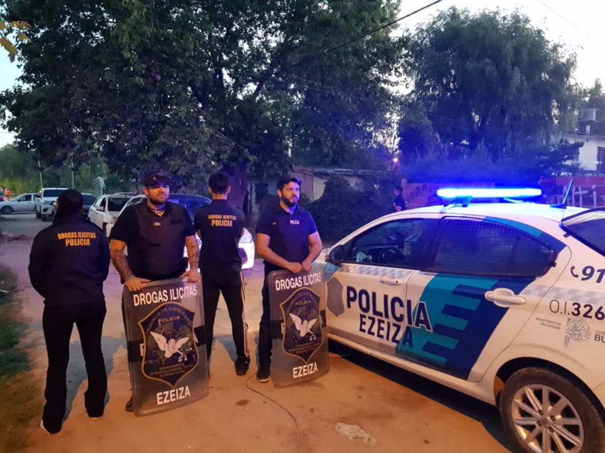 El operativo policial llevado a cabo en Ezeiza.