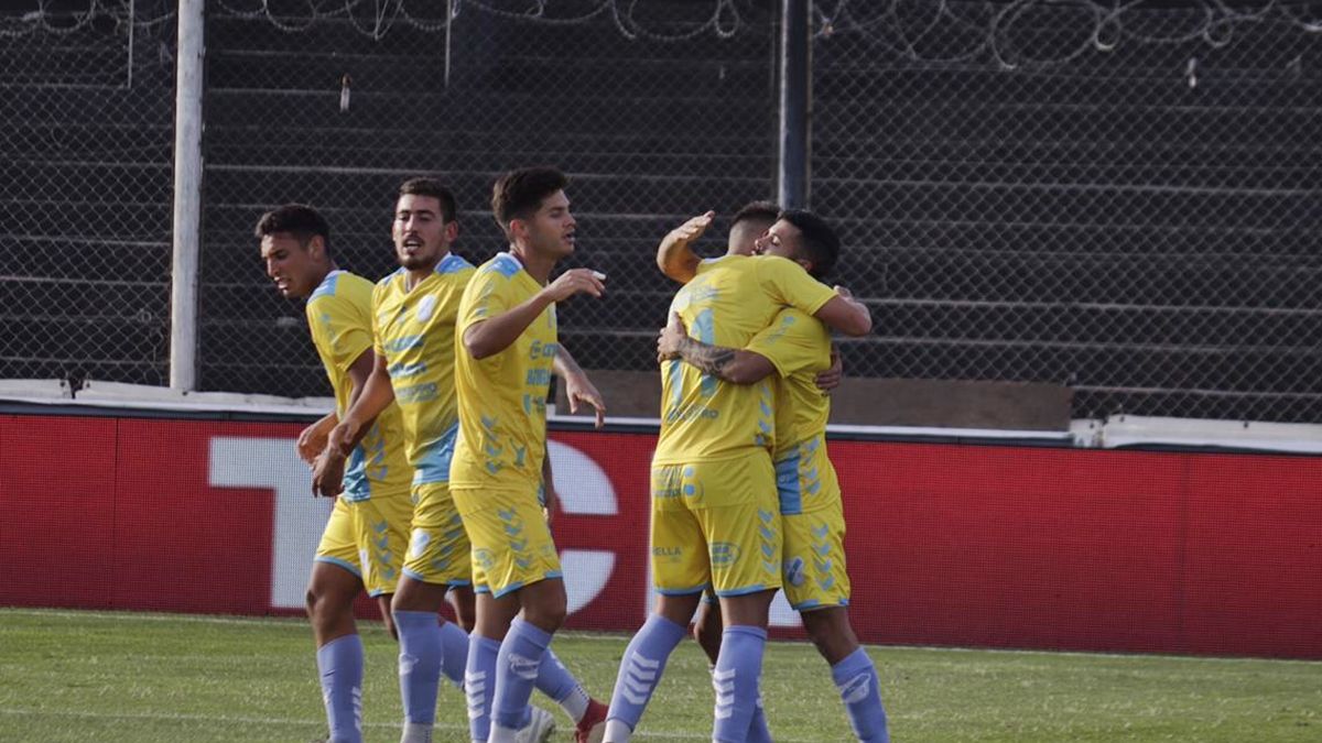 Talleres de Remedios de Escalada dio el primer golpe de la Copa