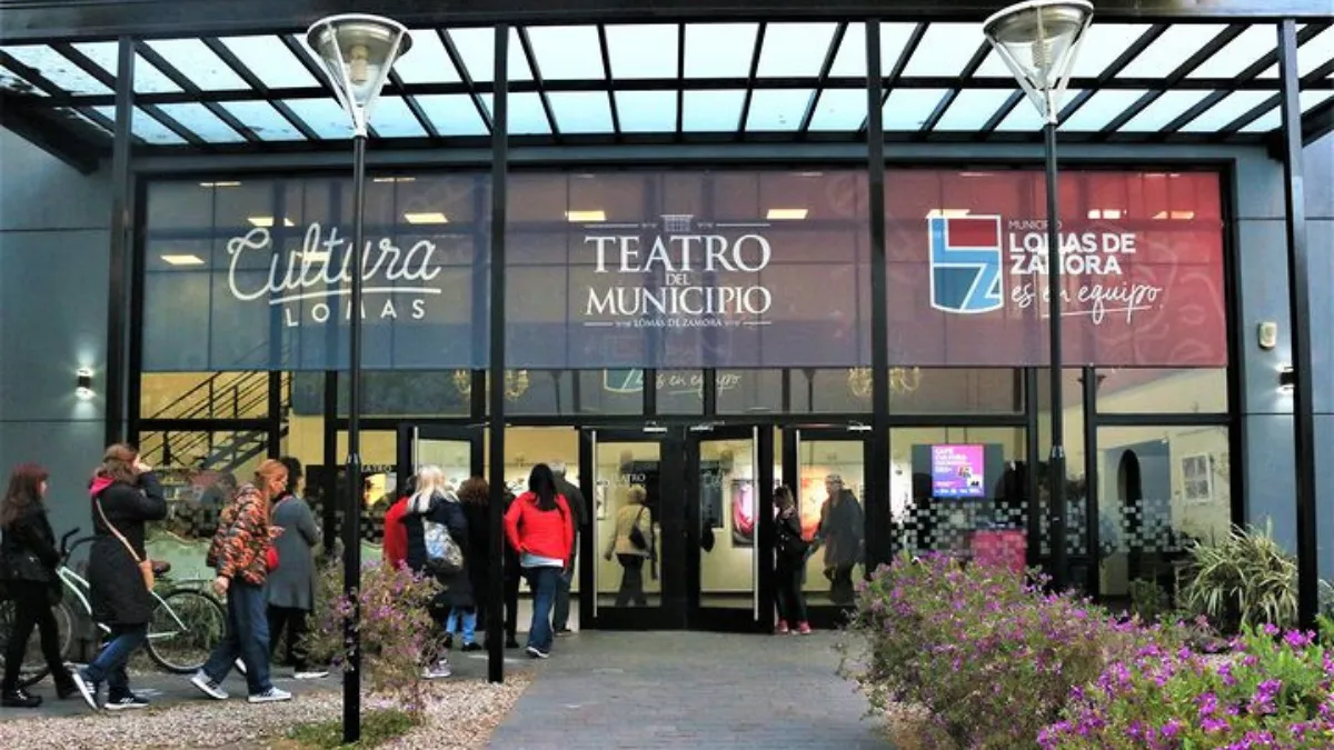 El Teatro del Municipio de Lomas de Zamora cuenta con funciones todos los d&iacute;as.