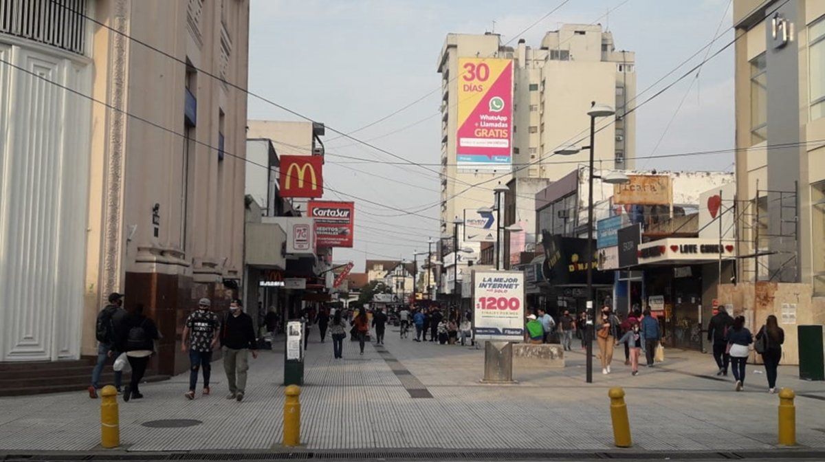 Lomas de Zamora más gente en las calles y comercios