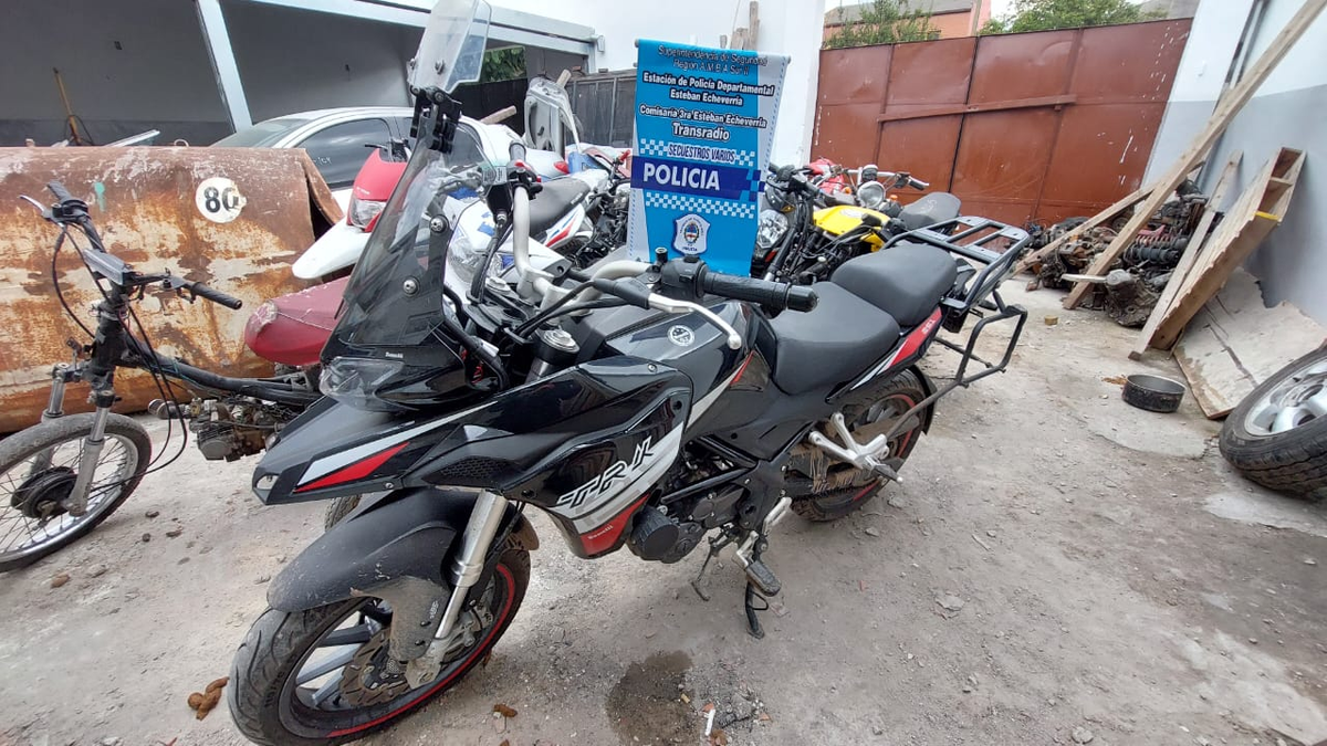 Los delincuentes fueron interceptados en Esteban Echeverría. 