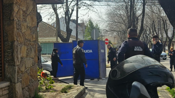Monte Grande: un hombre murió en la vereda mientras cortaba el pasto