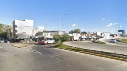 gendarme mato a un ladron que intento robarle cuando esperaba el colectivo en puente la noria