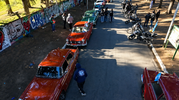 Las mejores fotos de la caravana de autos clásicos en Monte Grande