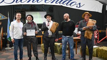 El centro tradicionalista El Volcador celebró su 71° aniversario con reconocimientos a vecinos de San Vicente