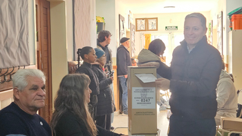 Votó Fernando Gray: Les pido a todos los vecinos que vayan a votar