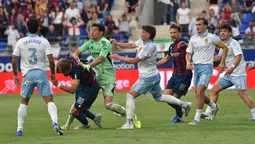 historica sancion al arquero surgido en lanus que golpeo a un rival en medio de un partido en espana