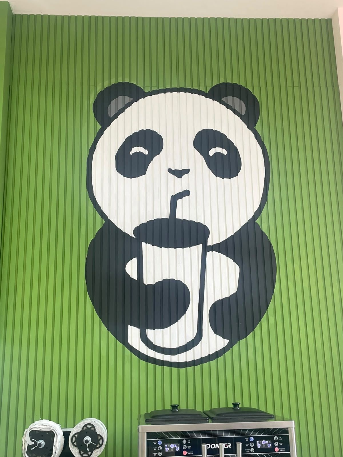 La cafetería abrió de manera parcial mientras prepara su inauguración oficial, con una propuesta centrada en bebidas tradicionales chinas y gastronomía. La cafetería abrió de manera parcial mientras prepara su inauguración oficial, con una propuesta centrada en bebidas tradicionales chinas y gastronomía.