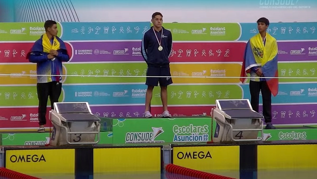 El nadador obtuvo una medalla de oro en los Juegos Sudamericanos Escolares 2022.