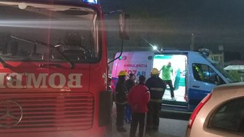 Brutal choque entre una moto y una bicicleta en Almirante Brown: dos heridos