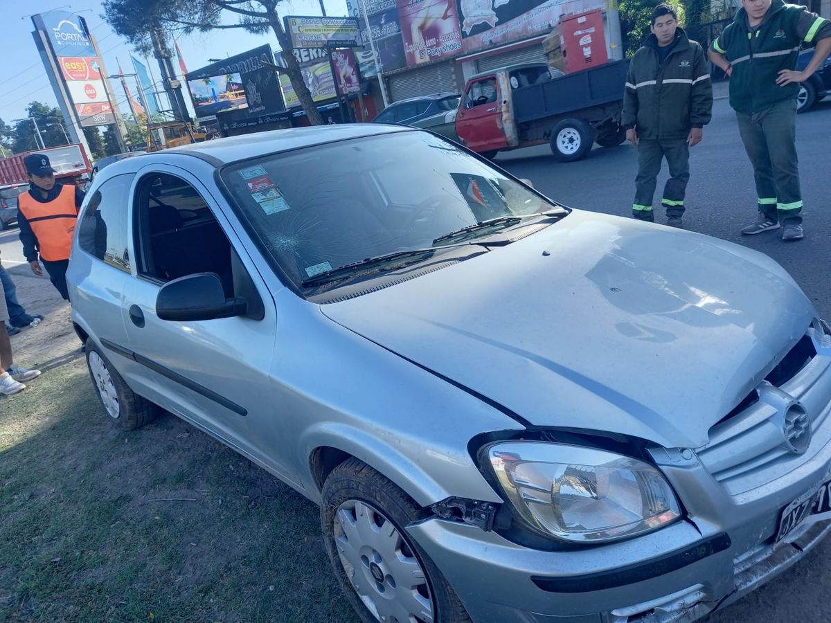 Canning: un auto cayó a la zanja frente a Las Toscas