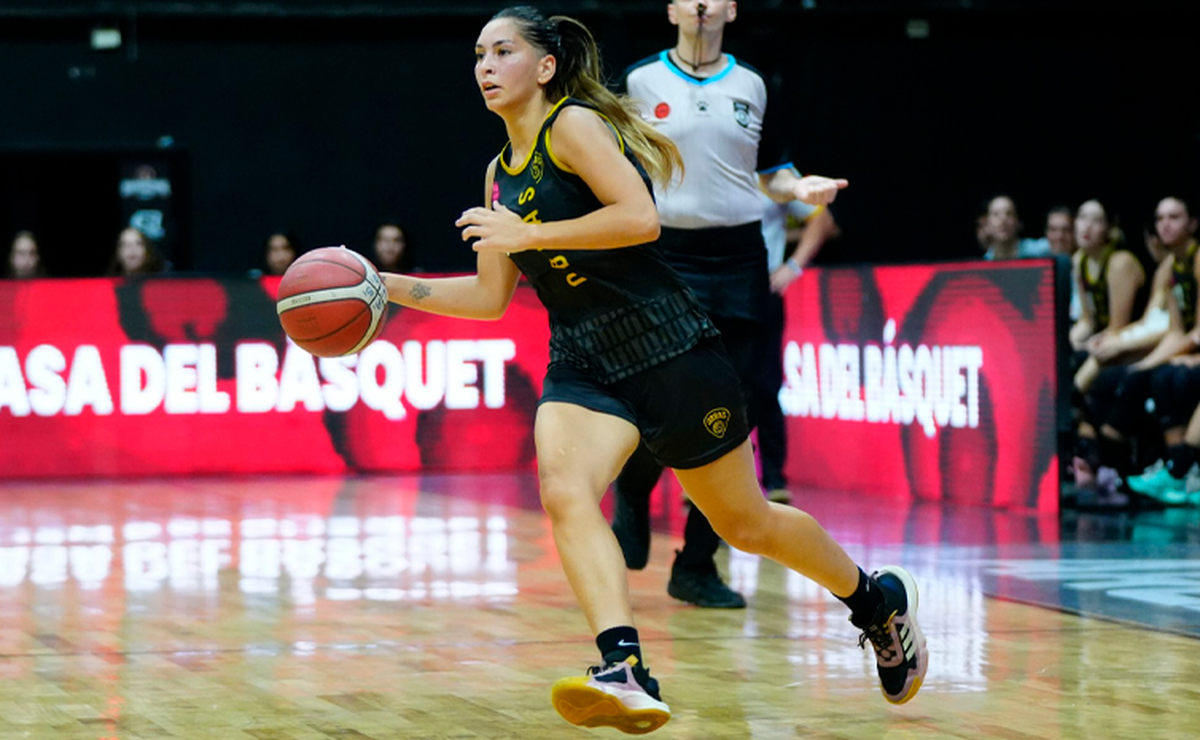 Wanda L&oacute;pez visti&oacute; la camiseta de Obras Sanitarias en la Liga Nacional de B&aacute;squet.&nbsp;