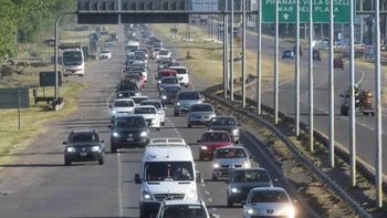 Usarán drones en la Ruta 2 para multar a conductores que usen el celular o no lleven cinturón