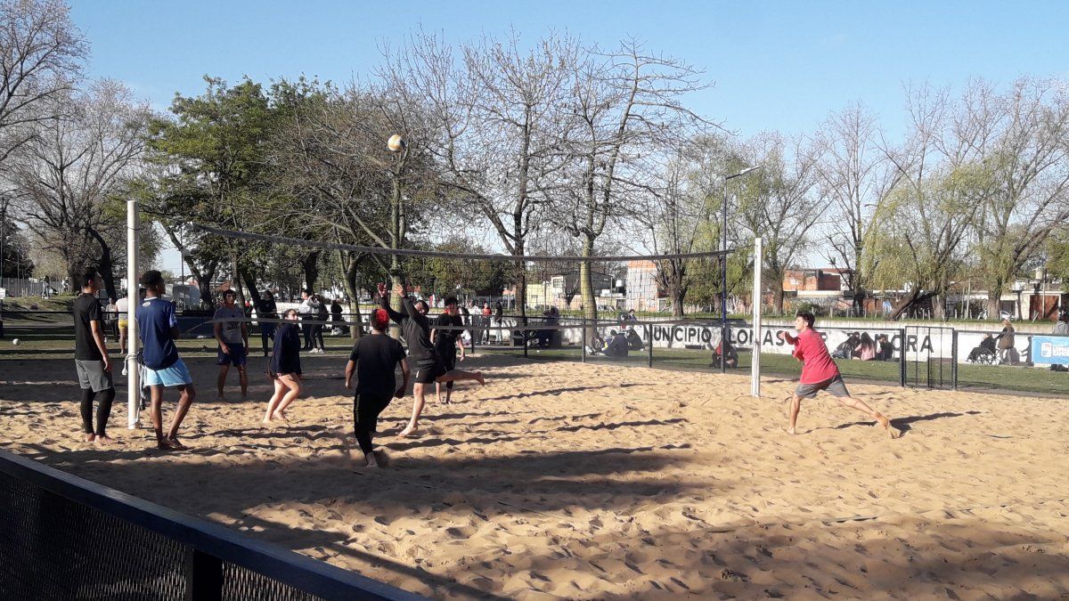 Día de la Primavera en Lomas de Zamora: familias y jóvenes llenaron parques y plazas