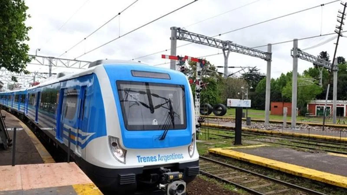 Trenes en alerta. La Fraternidad rechazó una oferta salarial del 1% y podría definir un paro nacional si no hay acuerdo en la reunión del lunes. Trenes en alerta. La Fraternidad rechazó una oferta salarial del 1% y podría definir un paro nacional si no hay acuerdo en la reunión del lunes.