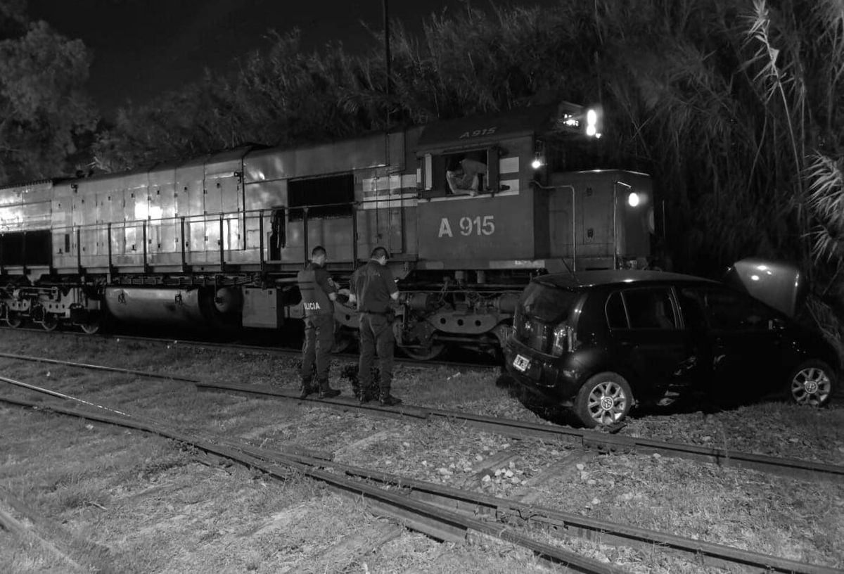 Así fue el accidente en paso a nivel de Lomas.