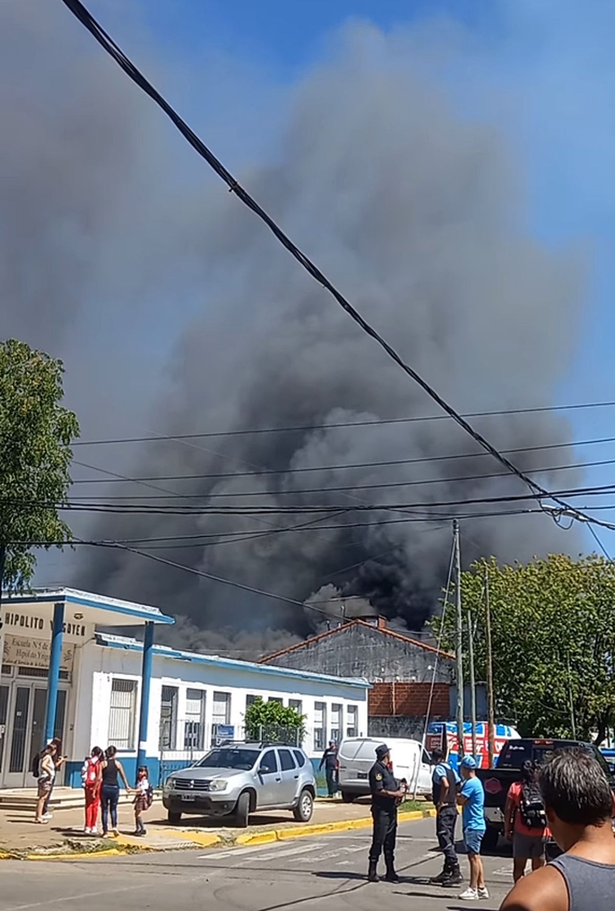 La gigantesca humareda pudo verse desde distintos puntos de Lomas de Zamora.