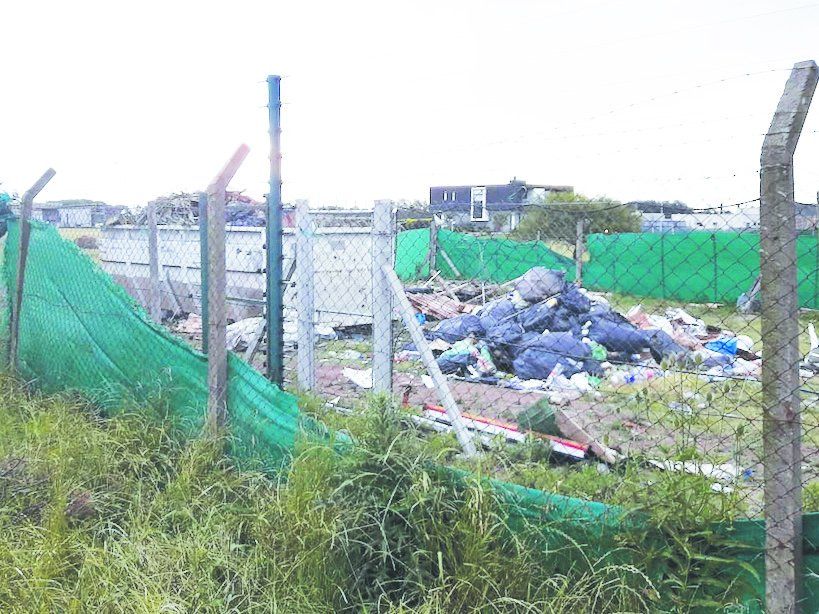 Quejas de vecinos de Belleville por la basura en el per&iacute;metro del C&iacute;rculo Hebreo&nbsp;