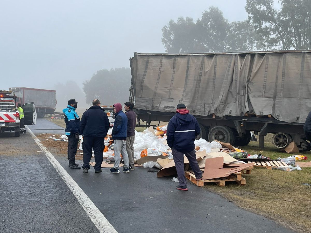 Cuatro camiones chocaron en la Ezeiza-Cañuelas: hay tres heridos