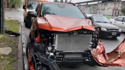 grave choque entre una camioneta y un camion en lomas