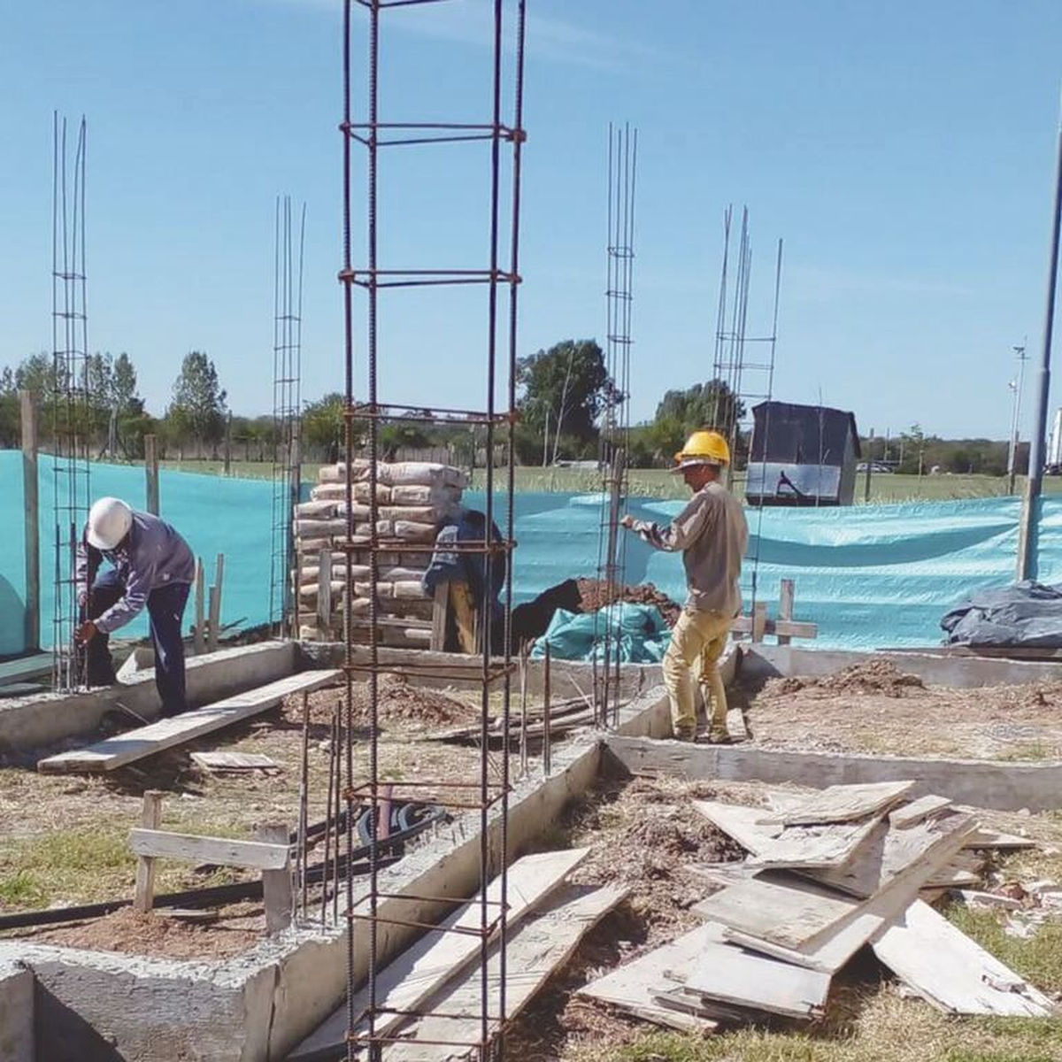 Los materiales sufren aumentos semanales y el metro cuadrado para construir ronda los 700 dólares.