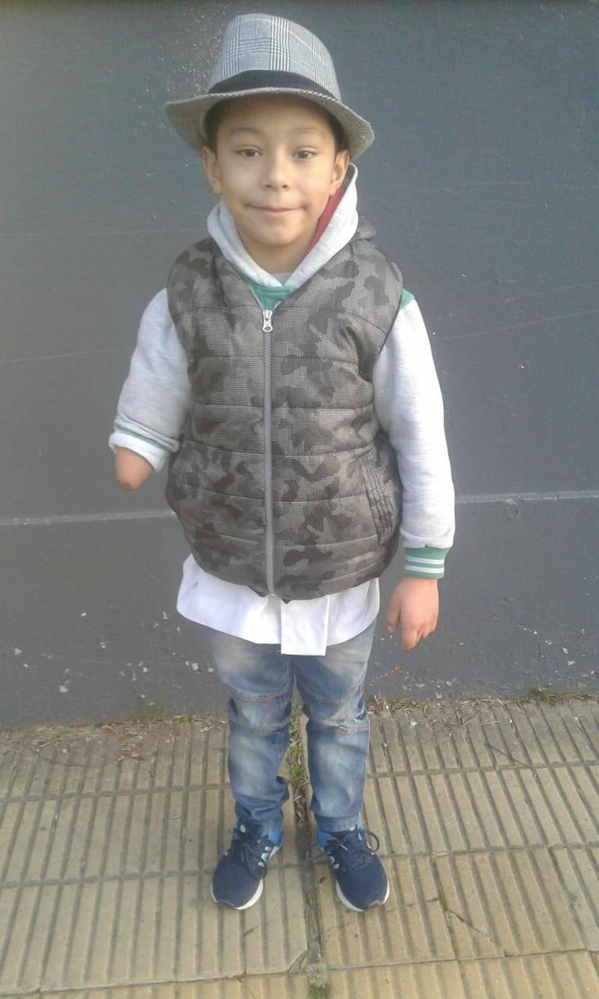 Joaquín Luna es de Lomas de Zamora y nació sin su antebrazo derecho.