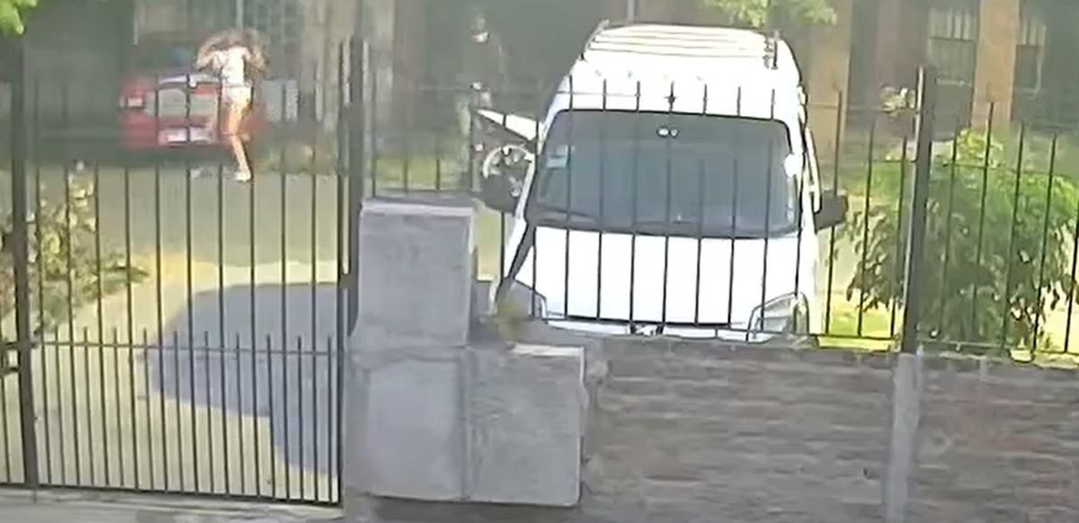 La secuencia fue registrada por cámaras de seguridad en Villa Centenario, en el partido de Lomas de Zamora. La secuencia fue registrada por cámaras de seguridad en Villa Centenario, en el partido de Lomas de Zamora.