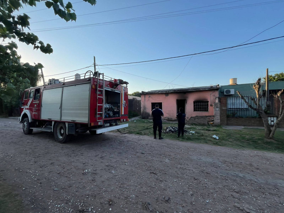 Intervinieron bomberos de Almirante Brown y personal policial.