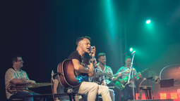 sergio lapegüe brindara en lomas un show gratuito con su banda musical