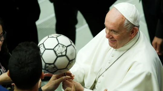 El emotivo video de la AFA sobre el Papa Francisco: El argentino que jugó para el mundo