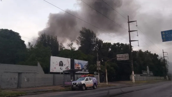 Alerta en el Conurbano Sur: incendio grande en el boliche El Bosque de Quilmes