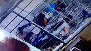 Un hombre manoseó a una adolescente en un almacén de Lomas