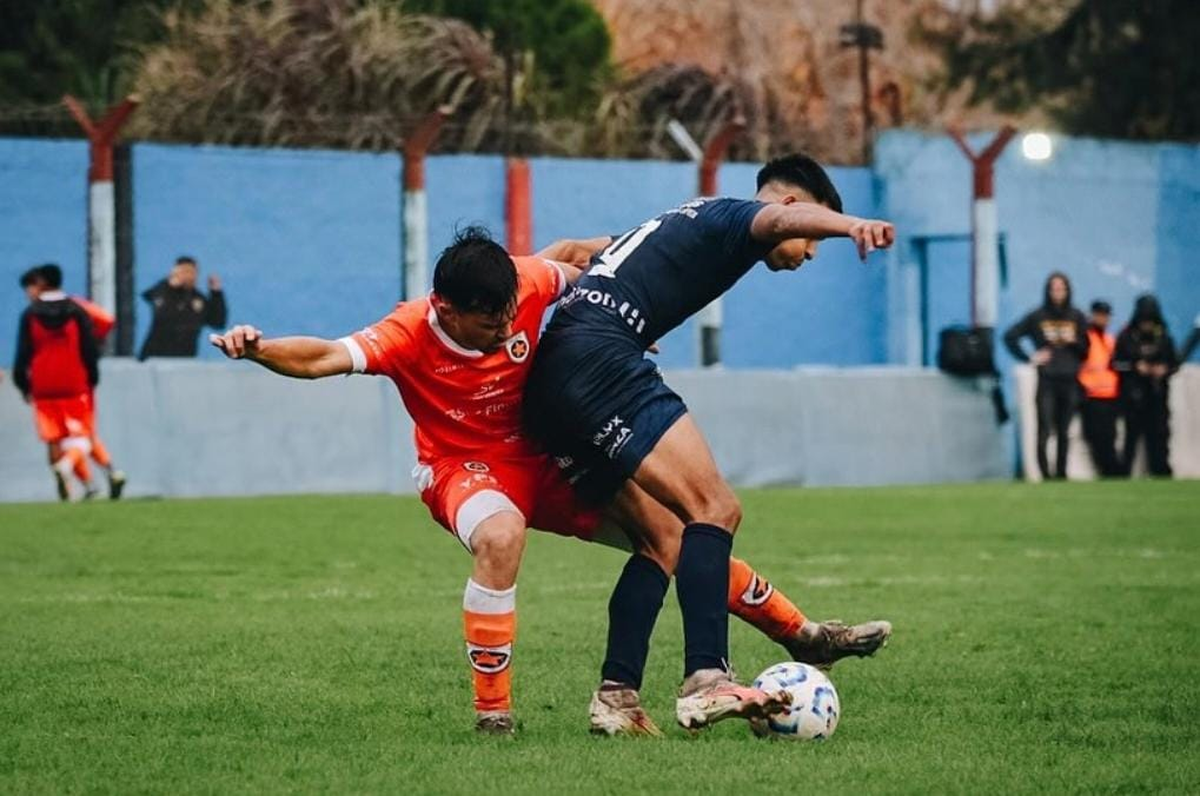 El experimentado Sergio Salomone es el delantero titular de Estrella del Sur. 
